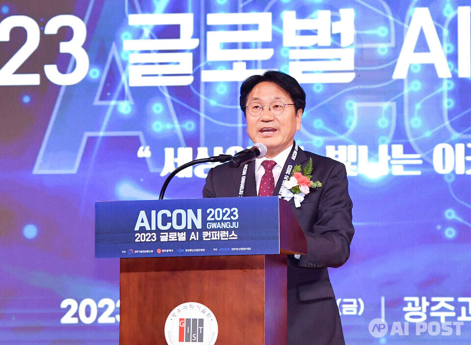강기정 광주광역시장이 1일 오후 광주과학기술원(GIST) 오룡관에서 열린 글로벌AI컨퍼런스 'AICON 광주 2023 개막식'에 참석해 개회사를 하고 있다. (사진=광주광역시)