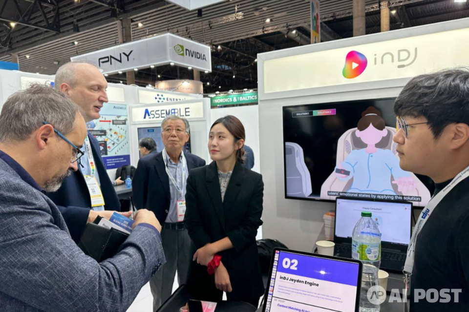 외국인 참관객들에게 큰 관심을 받고 있는 인디제이 부스 자료 사진. (사진=인디제이)