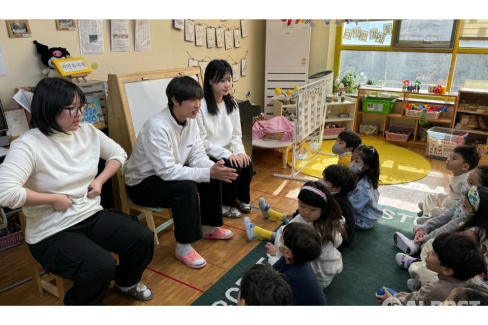 계원예술대학교 광고브랜드디자인과 학생들이 프로젝트를 진행하는 모습. (사진=계원예술대학교 광고브랜드디자인과)