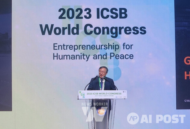 김영집 원장이 '글로벌 광주휴먼기업가정신센터' 공식 출범식에서 인사말을 하고 있다. (사진=광주테크노파크)