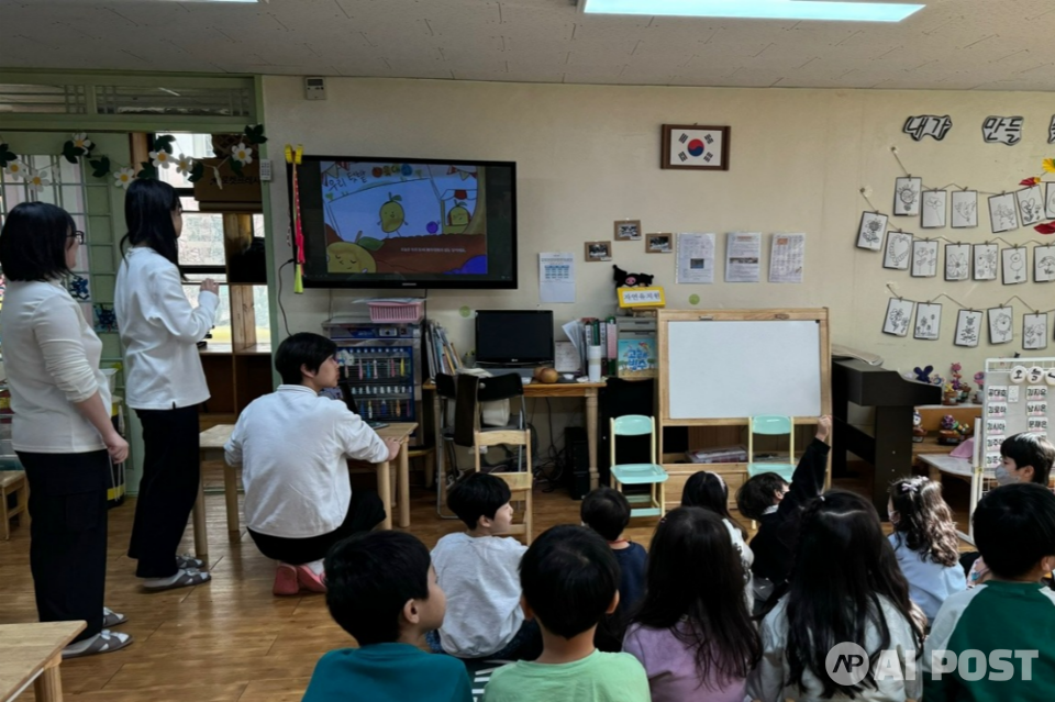 의왕시 로컬 활성화 프로젝트 참가팀 베리지망고팀의 활동 모습. (사진=계원예술대학교 광고디자인학과 베리지망고팀)