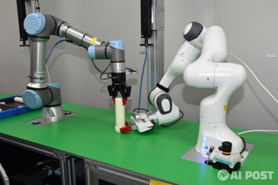 ETRI 연구진이 개발한 자율 제품조립 로봇 AI 기술을 활용해 개발한 다관절 로봇. (사진=ETRI)