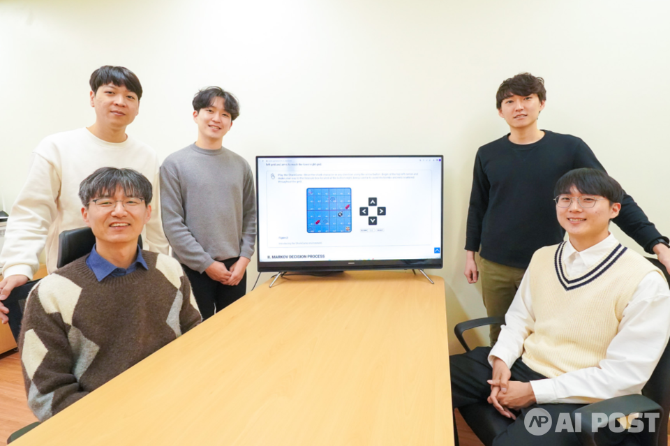 연구자 단체(아랫줄 왼쪽) 김경중 교수. (사진=지스트)