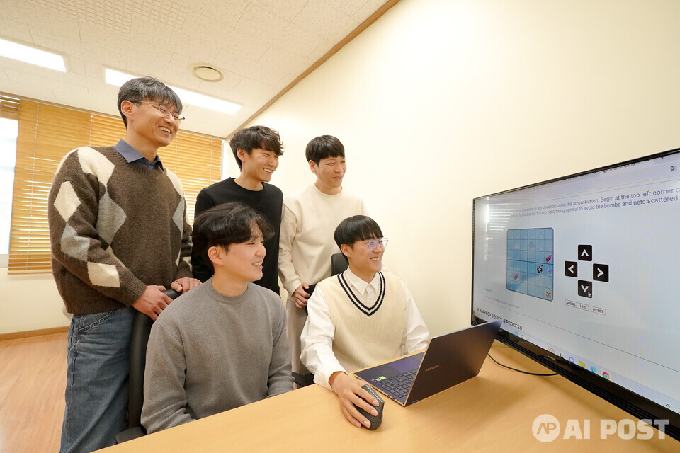 연구자 단체(윗줄 왼쪽) 김경중 교수. (사진=지스트)