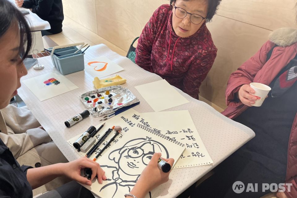 계원예대 광고·브랜드디자인과 학생들이 프로젝트를 진행하는 모습. (사진=계원예대 광고·브랜드디자인과)