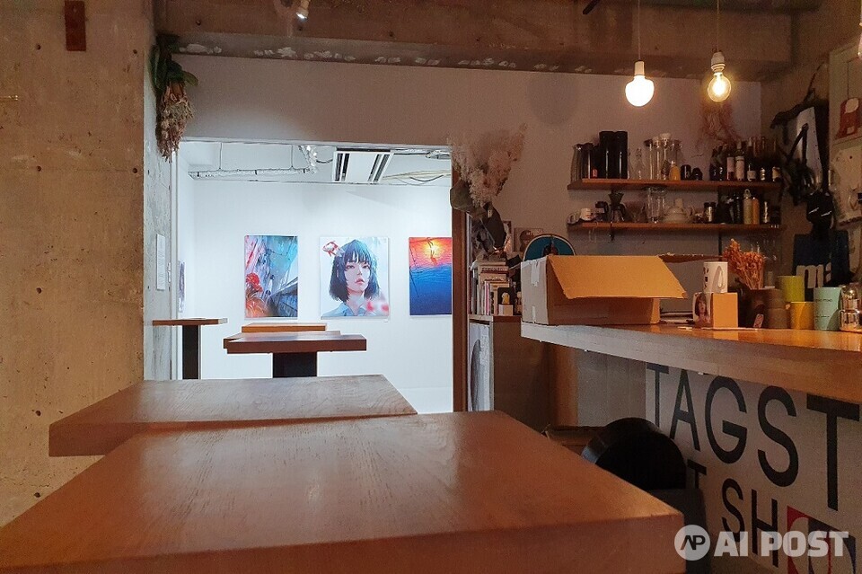 전시회가 열렸던 한 카페. (사진=AI포스트 나호정 기자)