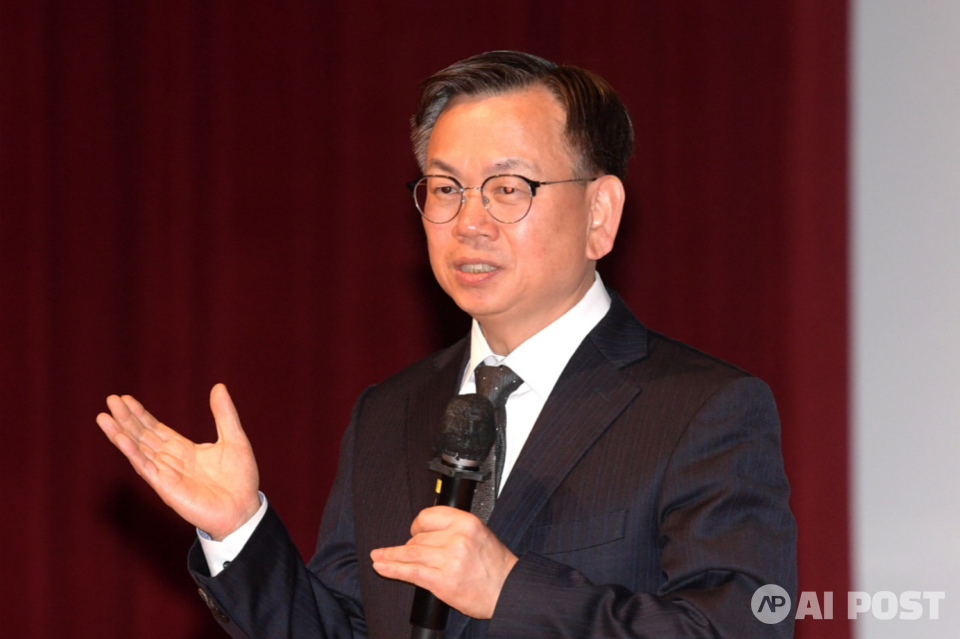 고광완 광주광역시 행정부시장이 2일 오전 시청 대회의실에서 열린 정례조회에 참석하여 취임인사를 하고 있다. (사진=광주광역시)