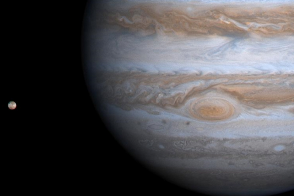 카시니 탐사선이 촬영한 목성과 위성 이오. (사진=NASA)