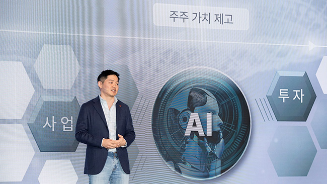 최성환 SK네트웍스 사업총괄 사장이 AGM 현장에서 오프닝 스피치를 진행하는 모습. (사진=SK네트웍스)