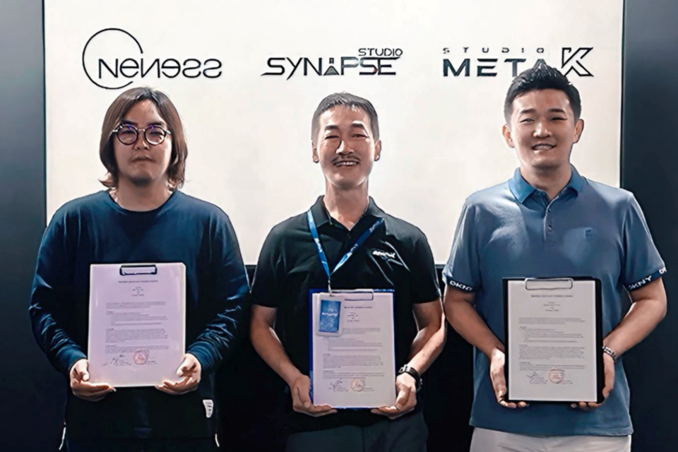 왼쪽부터 원니스코리아 김진수 대표, 시냅스스튜디오의 민진기 대표, 스튜디오메타케이 김광집 대표가 업무협약 체결 후 기념 촬영을 하고 있다. (사진=스튜디오메타케이)