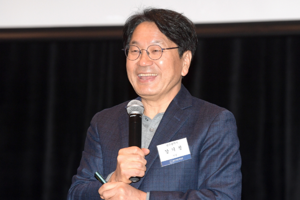 강기정 광주광역시장이 올해 초 열린 '광주경영자총협회 금요조찬포럼'에 참석해 2024년 광주시정 운영방향에 대한 특강을 하고 있는 모습. (사진=광주광역시)