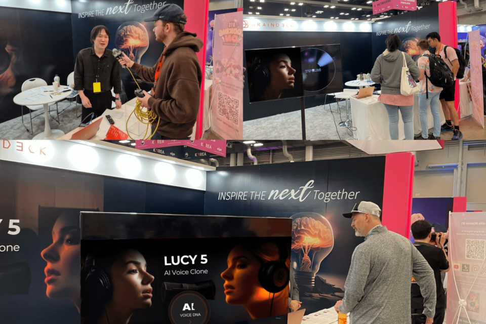 SXSW 2024 현장 관람객이 ‘루시5’를 시연하고 있다. (사진=브레인데크)