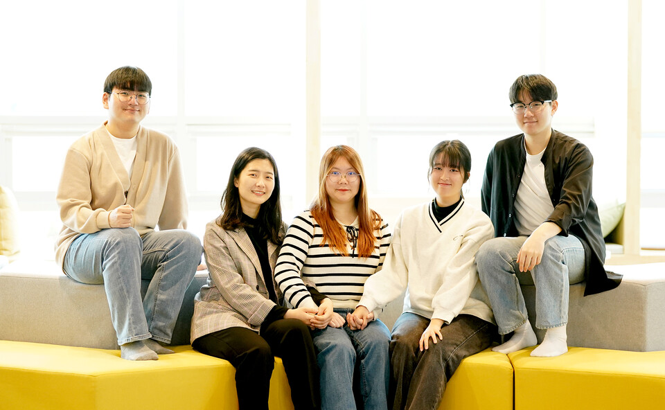 왼쪽부터 이은찬, 심수연, 김현아, 윤세림, 최승규 저자. (사진=지스트)