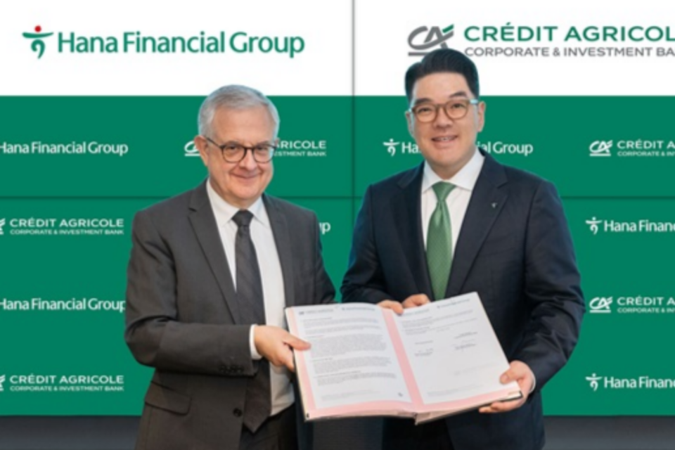 하나금융그룹이 지난 27일(현지시각) 프랑스 몽루주 소재의 크레디 아그리콜 그룹 본사를 방문해, 글로벌 CIB 분야 선도 은행인 크레디 아그리콜 CIB와 유럽 지역 글로벌 비즈니스 확대를 위한 업무협약을 체결했다고 밝혔다. (사진=하나금융그룹)