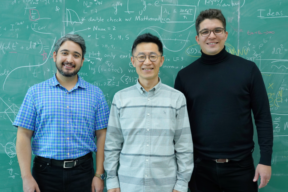 왼쪽부터 Hugo Camargo 박사, 김근영 교수, Viktor Jahnke 박사. (사진=지스트)