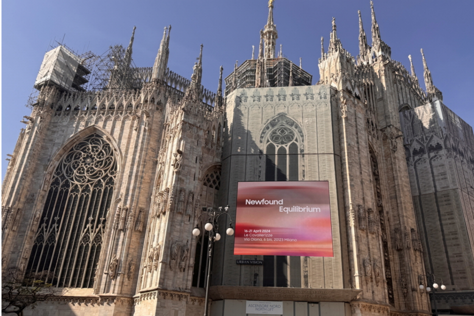 밀라노 두오모 성당 옥외광고 전광판을 장식한 삼성 디자인 전시 ‘공존의 미래’. (사진=삼성전자)