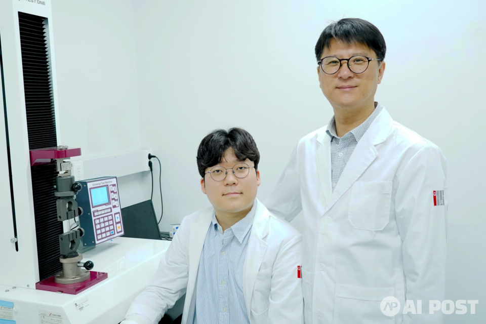 왼쪽부터 신소재공학부 김정현 석박통합과정생(제1저자), 이재영 교수. (사진=지스트)