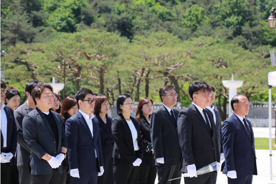 518민주묘지 참배 모습. (사진=광주정보문화산업진흥원)
