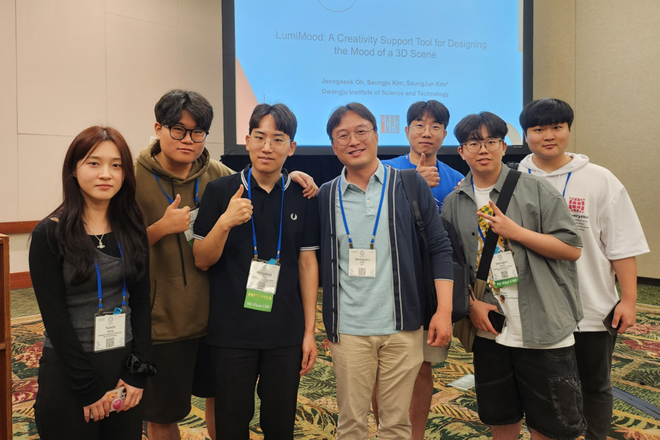 왼쪽부터 강유민 박사과정생, 황석현 연구원, 오정석 박사과정생, 김승준 교수, 여도현 강성준 박사과정생, 김보천 석사과정생. (사진=지스트)