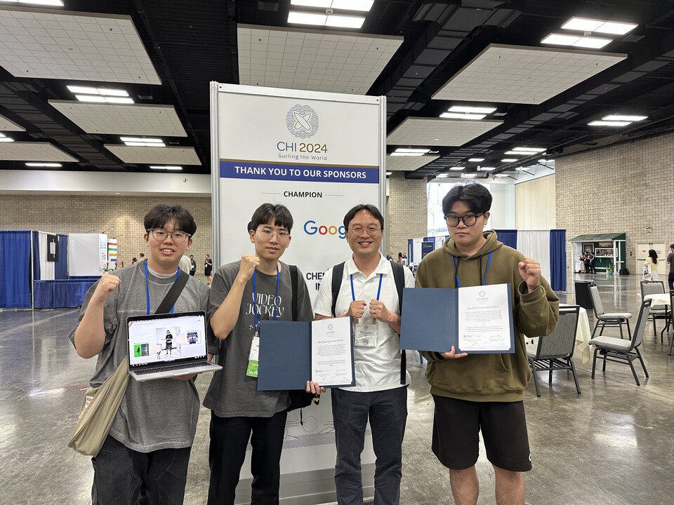 왼쪽부터 강성준 오정석 박사과정생, 김승준 교수, 황석현 연구원. (사진=지스트)