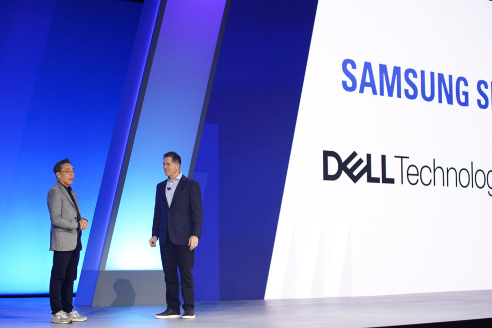 삼성SDS 황성우 대표이사가 DTW 2024에서 델 테크놀로지스 마이클 델 회장과 함께 기조연설을 하고 있다. (사진=삼성SDS)
