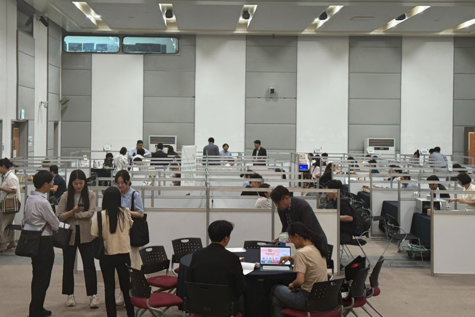 상반기 우수상품품평상담회 상담 사진. (사진=전남정보문화산업진흥원)