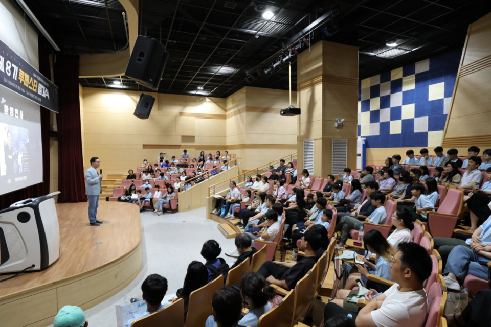 과학관에 대한 이해를 높이고 있는 단원들. (사진=국립광주과학관)