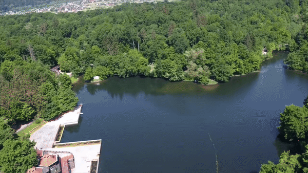 8살 여자 어린이가 직접 촬영한 드론 영상. (그래픽=LuLu traveling the world! Youtube)