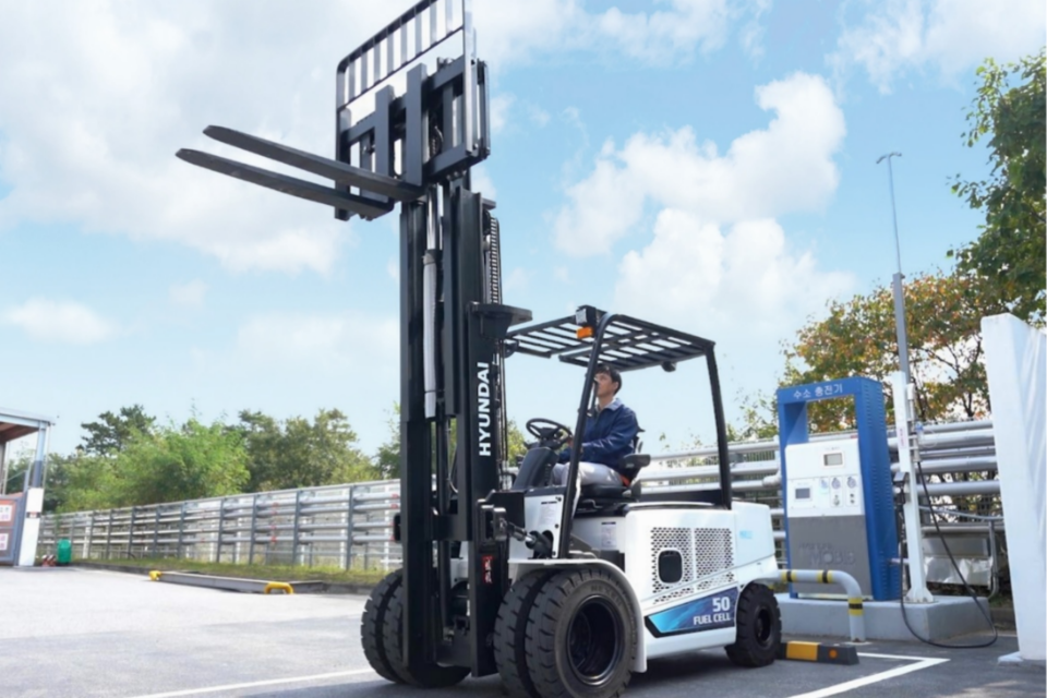 HD현대사이트솔루션이 건설기계부품연구원에 납품한 5톤급 수소지게차. (사진=HD현대사이트솔루션)