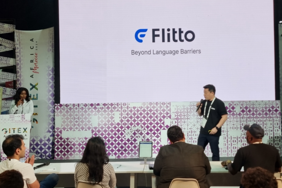 플리토 이정수 대표가 모로코 마라케시에서 열린 2024 자이텍스 아프리카 슈퍼노바챌린지 경연대회에서 한국어로 발표하고 있다. (사진=플리토)