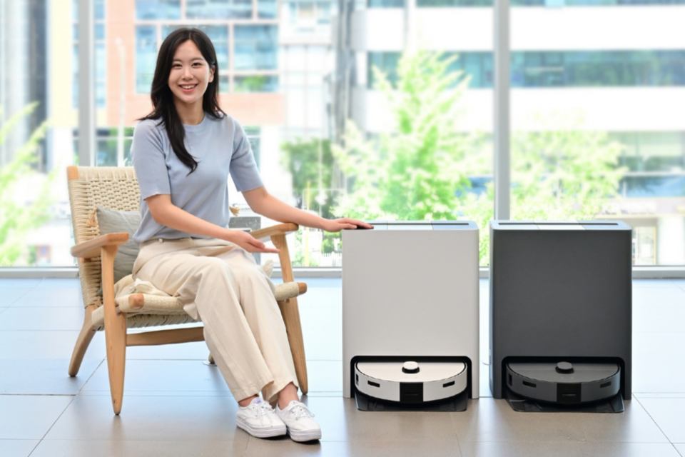 삼성전자가 강력한 청소 성능과 위생 관리 시스템은 유지하며 가격 부담을 낮춘 온라인 전용 제품 ‘비스포크 스팀’을 출시했다. (사진=삼성전자)