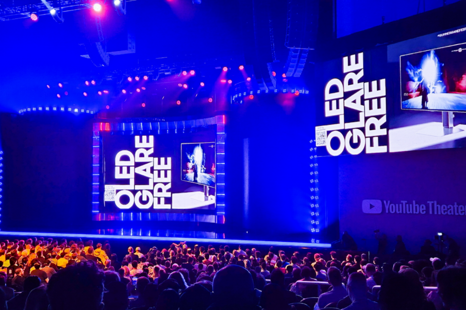 삼성전자가 북미 최대 온오프라인 게임쇼 ‘서머 게임 페스트’에서 게이밍 모니터 신제품 ‘오디세이 OLED G8’의 출시를 알리고 있다. (사진=삼성전자)