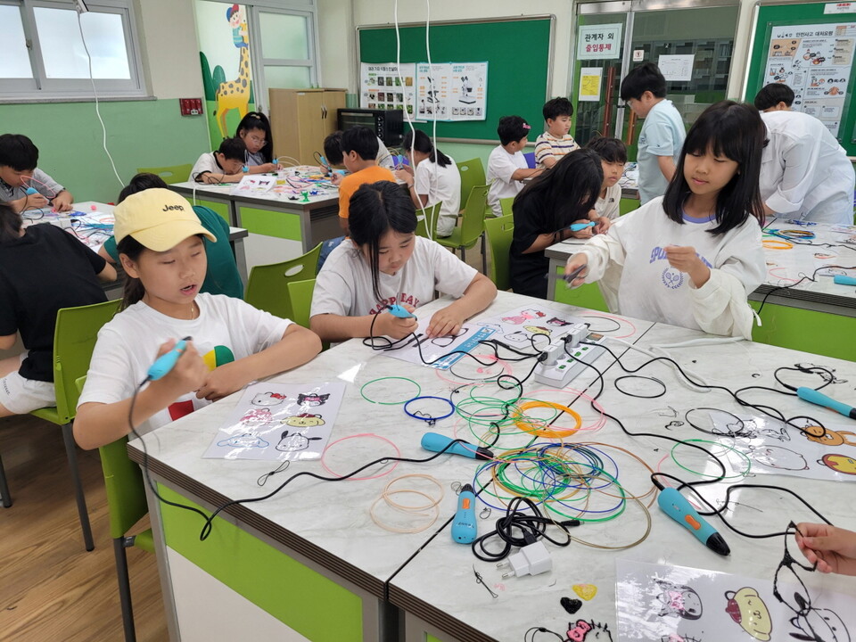 펜으로 그리는 3D세상 체험 사진. (사진=국립광주과학관)