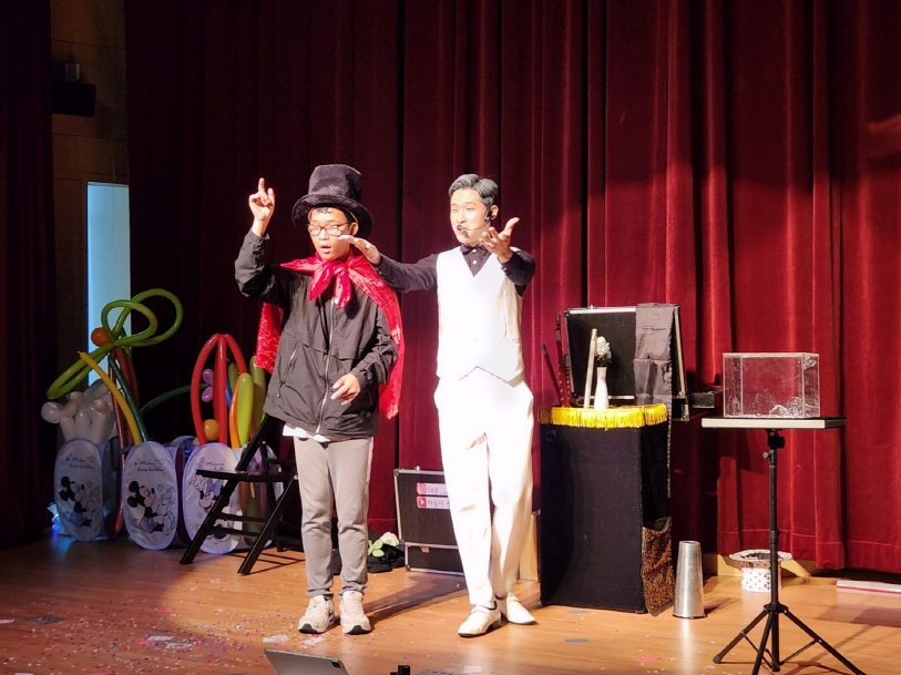 마술사와 함께 하는 공연. (사진=국립광주과학관)