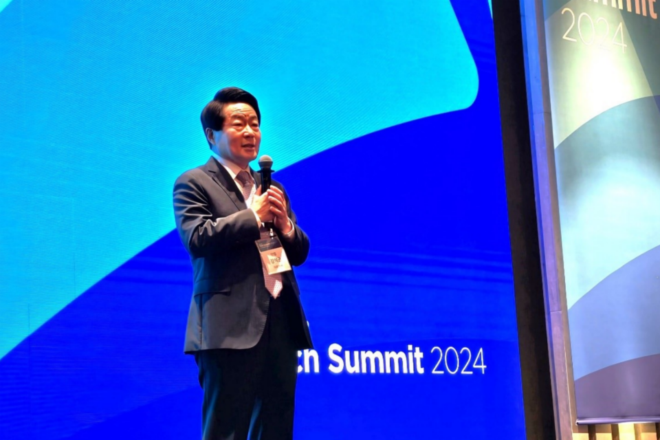 안랩 강석균 대표가 안랩 테크 서밋 2024에서 인사말을 하고 있다. (사진=안랩)