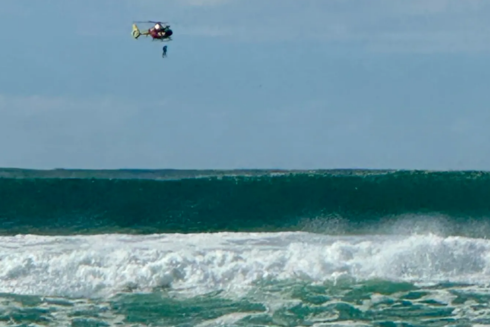 릭 시어먼은 한 시간 가량 바다에서  (사진=Surf Life Saving Far NSW)