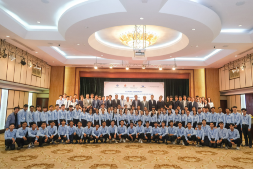 웹케시그룹이 지원하는 캄보디아 HRD센터 12기 기초반 수료식이 프놈펜 호텔에서 성료됐다. (사진=웹케시그룹)