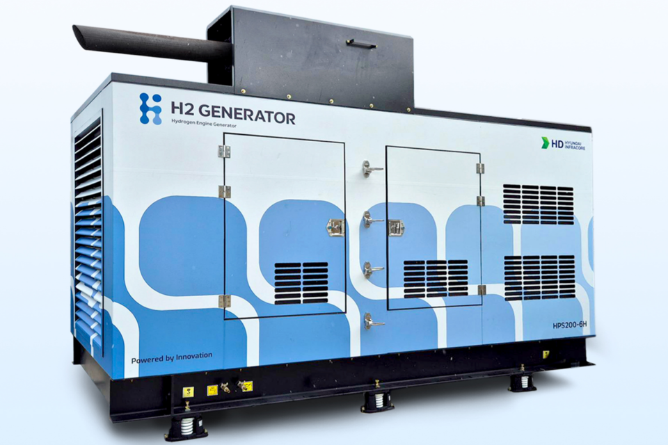 HD현대인프라코어가 실증을 진행중인 200킬로와트(kWe)급 수소전소엔진 발전기 시스템의 모습. (사진=HD현대인프라코어)