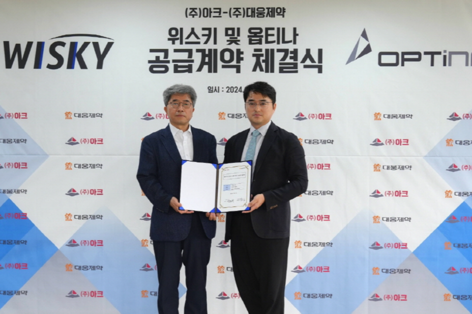 왼쪽부터 아크 김형회 대표, 대웅제약 이창재 대표. (사진=대웅제약)