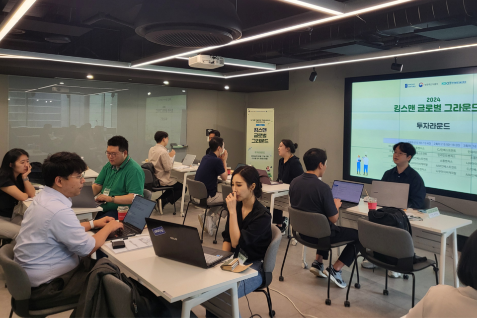 ‘2024 킹스맨 글로벌 그라운드’ 투자라운드 행사에서 1:1 투자상담회가 진행되고 있다. (사진=킹슬리벤처스)