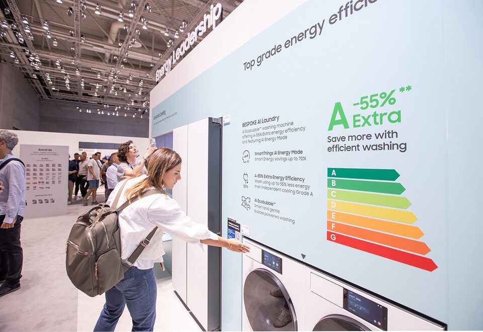 에너지 효율을 중시하는 유럽 소비자에 맞춰 에너지 소비량을 줄인 삼성 AI 가전과 서비스를 소개하는 ‘에너지 리더십(Energy Leadership)’ 존. (사진=삼성전자)