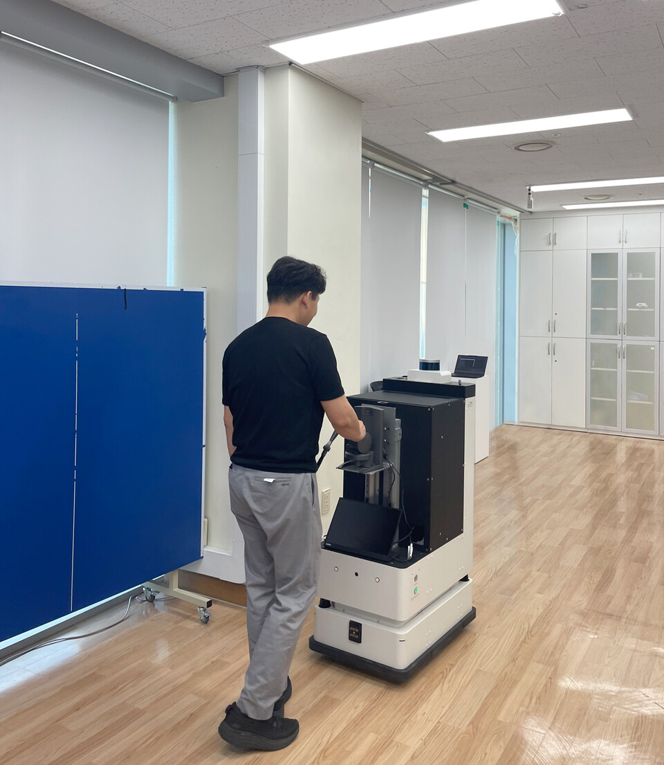 전시 안내 로봇 통해 관람 경로 이동. (사진=지스트)