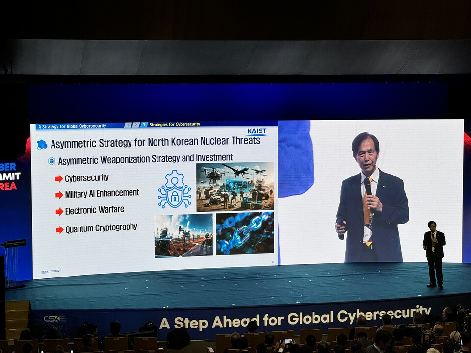 이광형 카이스트 총장이 강연하는 모습. (사진=지식인미나니)