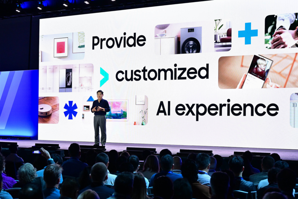 삼성전자 DX부문장 한종희 대표이사 부회장이 ‘삼성 개발자 콘퍼런스2024’에서 기조연설을 하고 있다. (사진=삼성전자)