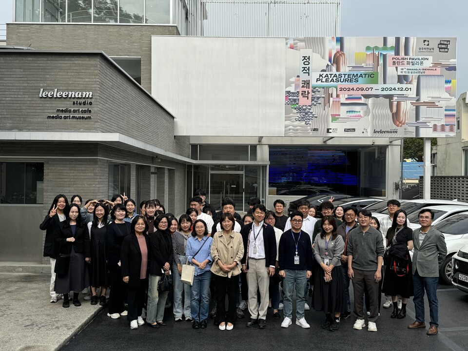 이이남스튜디오, 폴란드 파빌리온 '정적 쾌락' 전시 관람. (사진=GICON)