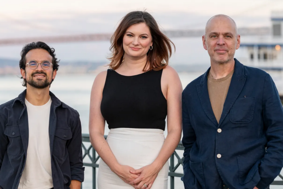 인팩토리 공동 창업자인 브룩 하틀리 모이(가운데)와 켄 코시엔다(오른쪽) (사진=인팩토리)