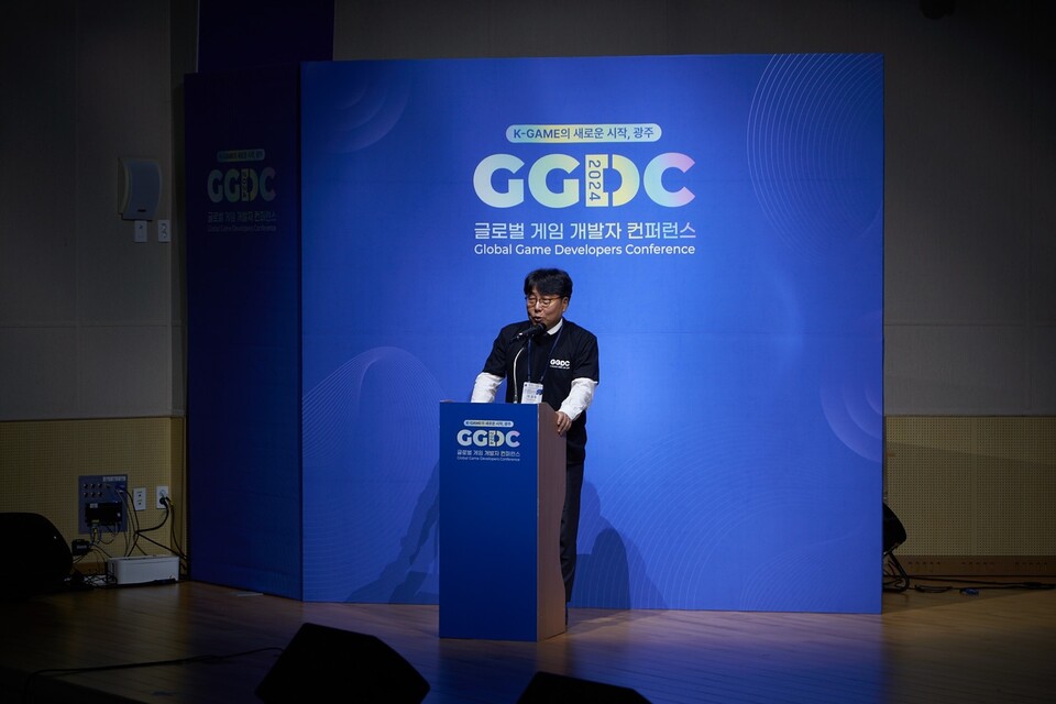 글로벌 게임 개발자 컨퍼런스에서 이경주 원장이 인사말을 하고 있다. (사진=GICON)