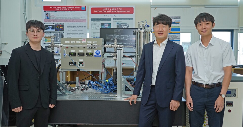 왼쪽부터 기계공학부 노현석 석사과정생, 이승현 교수, 정해인 박사과정생. (사진=지스트)