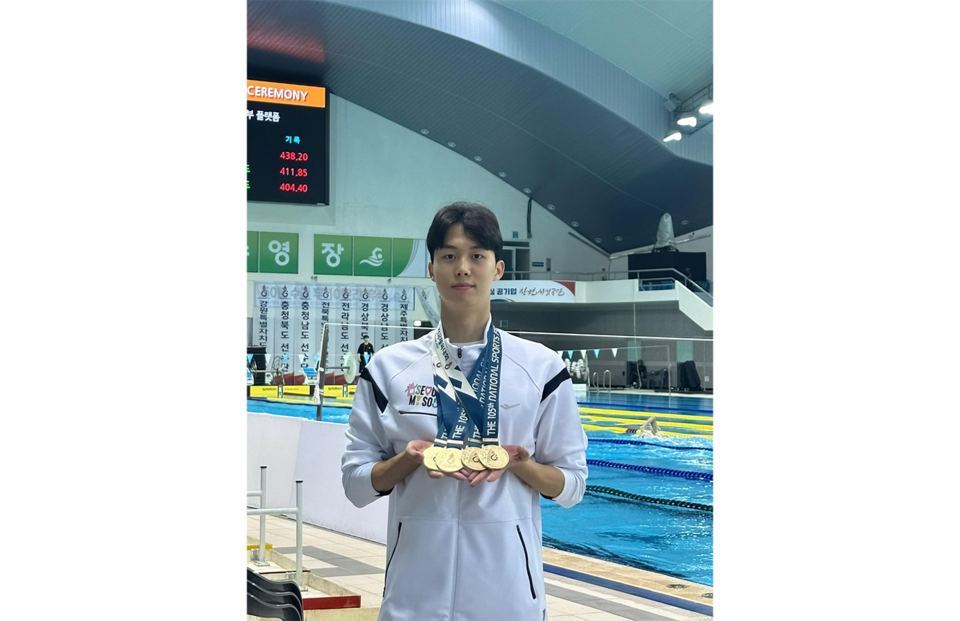 대회 4관왕을 차지한 수영 김준우 선수. (사진=SK텔레콤)