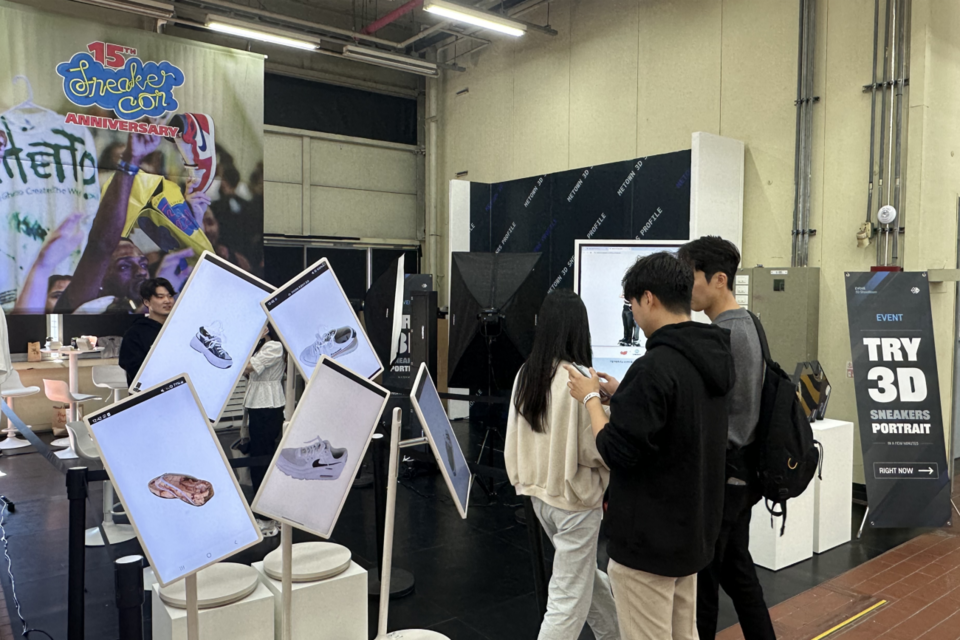 스니커콘 2024 서울에 참가한 미타운 부스에서 3D 스니커즈 쇼룸 전시와 3D 프로필 촬영 이벤트가 진행됐다. (사진=미타운)